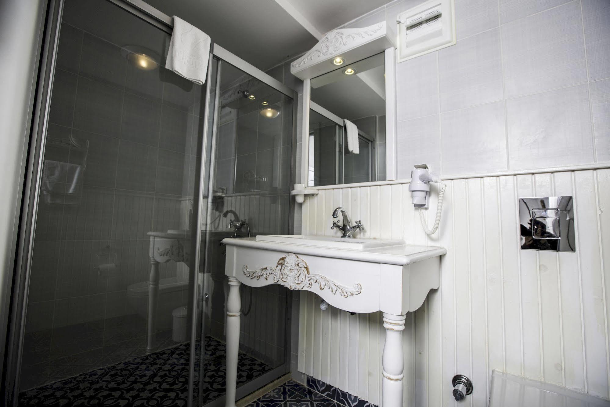 The White Hotel Alaçatı Extérieur photo
